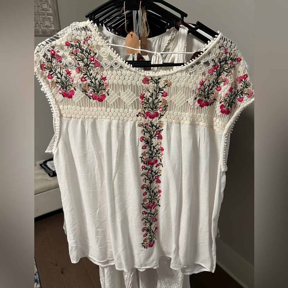 Anthropologie Ranna Gill Embroidered White and Pink Women's Top Size M